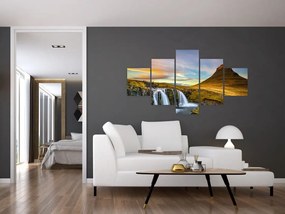 Zdjęcie góry i wodospadów na Islandii (125x70 cm)