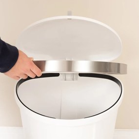 Biały plastikowy kosz na śmieci z pedałem 50 l – Addis
