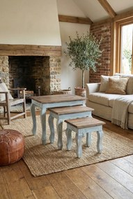 Zestaw trzech stolików drewnianych G2-E79