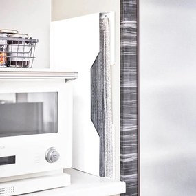 Metalowy organizer na maty stołowe bez wiercenia Tower – YAMAZAKI