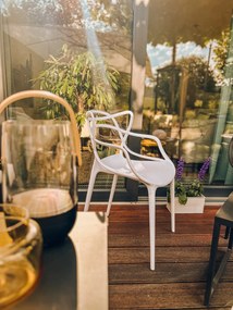 Zestaw 4 białych krzeseł plastikowych KATO