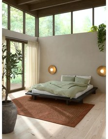 Czarne podwójne łóżko z drewna sosnowego z rusztem 140x200 cm Japan - Karup Design