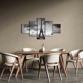 Obraz - Wieża Eiffla i czerwony samochód (125x70 cm)