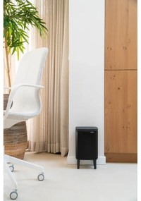 Stalowy kosz na śmieci w kolorze matowej czerni 4 l Bo Hi – Brabantia