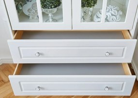 Regał na książki biały, przeszklony, 2 drzwi, 3 szuflady, Alexandra. Witryna 2 drzwiowa do salonu. Meble w stylu angielskim Victoria.