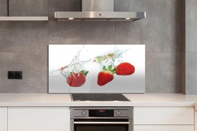 Szkło do Kuchni na Ścianę Truskawki w Wodzie na Białym Tle