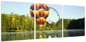 Obraz balonu na ogrzane powietrze nad jeziorem (z zegarem) (90x30 cm)