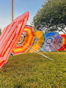 Niebiesko-biały parasol SOLSTICE 180 cm