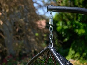 Czarne wiszące krzesło KOKON ze stojakiem, szara poduszka