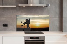 Panel szklany do Kuchni Ludzie na tle Wieczornych Chmur