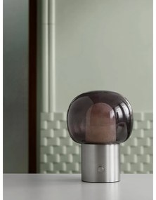 Aluminiowa lampa stołowa LED w kolorze srebra ze szklanym kloszem (wysokość 32 cm) Iris – Blomus