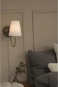 Kinkiet do kontaktu w biało-mosiężnym kolorze Amar – Markslöjd