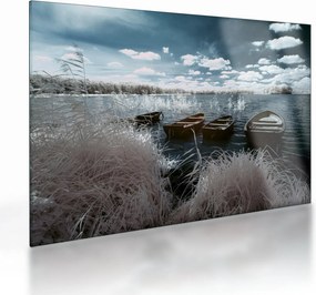 Obraz na szkle - Drewniane łodzie na jeziorze (70x50 cm)