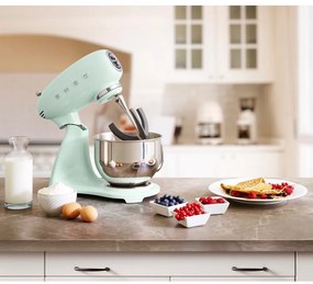 Jasnozielony robot kuchenny Retro Style – SMEG