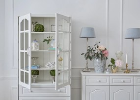 Regał na książki biały, przeszklony, 2 drzwi, 3 szuflady, Alexandra. Witryna 2 drzwiowa do salonu. Meble w stylu angielskim Victoria.
