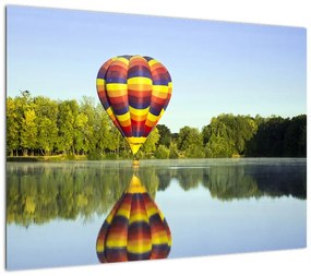 Obraz na szkle - balon na ogrzane powietrze nad jeziorem (70x50 cm)