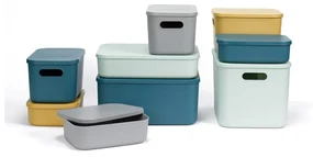 Jasnozielony plastikowy pojemnik z pokrywką 35,5x25,5x23 cm – Homéa