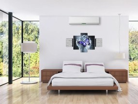 Obraz - Fioletowy motyl na ścianie (125x70 cm)