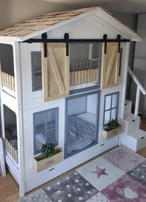 Łóżko piętrowe domek Marulla 109P ze schodami, dachówkami i oknami