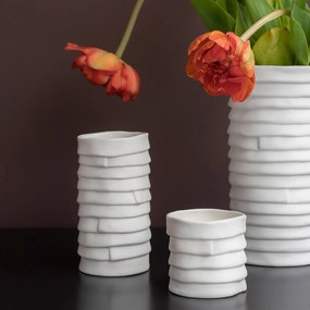 Biały porcelanowy wazon Ribbon – Mette Ditmer Denmark