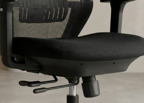 Najwyższej klasy fotel biurowy z pełną regulacją 3D (podłokietniki, zagłówek, lędźwie, głębokości siedziska. Ergonomiczne oparcie, baza chromowana. Odporność 110k cykli Martindale'a. Zgodny z normą BHP 2023. Super cena!