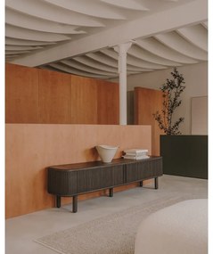 Ciemnobrązowa szafka pod TV w dekorze jesionu 200x50 cm Mailen – Kave Home