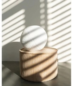 Kremowa poduszka na sofę dziecięcą z materiału bouclé Ball – Wigiwama