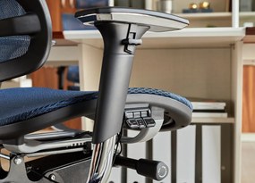 Wysokiej klasy fotel biurowy ergonomiczny ERGO 800-M, tapicerowany tkaniną mesh o jodełkowym splocie, kolory czarny, granatowy, szary. Fotel jest wyposażony w nowoczesne funkcje.