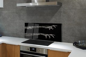 Panel szklany do Kuchni Brudne Dłonie na Czarnym Tle