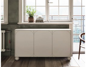 Komoda Sonatia II 150 cm trzydrzwiowa na nogach kulach - kaszmir