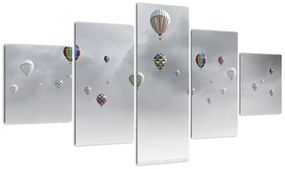 Obraz - Balony nad ceglaną ścianą (125x70 cm)