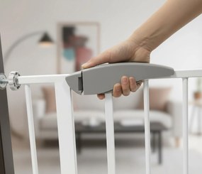 Bramka barierka zabezpieczająca na schody i drzwi biała