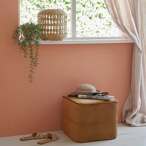 Aksamitny puf w kolorze złota Kiki – Light &amp; Living