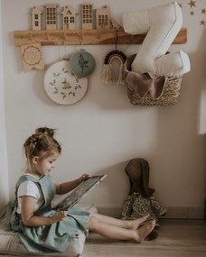 Poduszka literka B kolor czerwony tkanina połyskliwa, welwetowa
