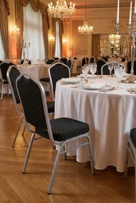 Czarne krzesło bankietowe sztaplowane A0-L67