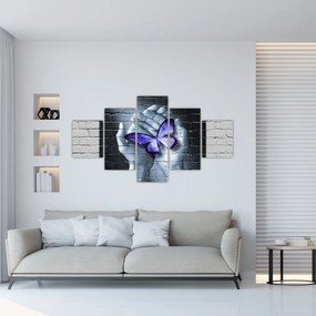 Obraz - Fioletowy motyl na ścianie (125x70 cm)