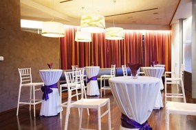 Hoker restauracyjny Chiavari Bar 75 z wysokim oparciem