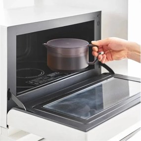 Czarny plastikowy dzbanek do herbaty z sitkiem 600 ml Tower – YAMAZAKI