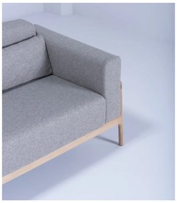 Szara sofa z konstrukcją z litego drewna dębowego Gazzda Fawn, 210 cm