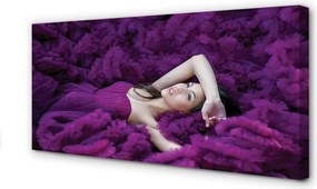 Zdjęcie na płótnie Kobieta w Fioletowym Kolorze