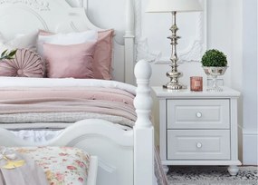 Elegancka szafka nocna biała Alia, wymiary 52x40x55 cm. 2 szuflady, subtelnie frezowane fronty. Angielskie, stylowe białe meble Victoria.