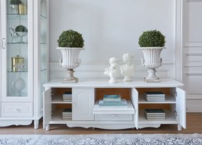 Stylowa biała szafka pod telewizor Sybilla 180x58x62 cm. Komoda rtv z podwójnymi drzwiami, półką i szufladą, delikatne zdobienia. Angielski styl, białe meble.