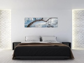 Obraz ośnieżonego drzewa nad wodą (170x50 cm)