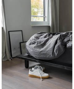 Czarne łóżko dwuosobowe z drewna sosnowego ze stelażem 140x200 cm Peek – Karup Design