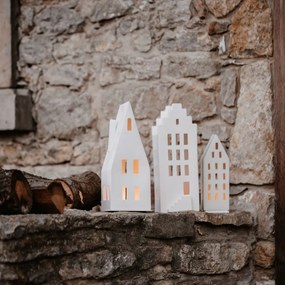 Biały porcelanowy świecznik DOMEK ze spiczastym dachem, duży