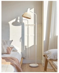 Lampa stojąca z rattanowym kloszem (wys. 157 cm) Damila – Kave Home