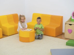 Piankowy fotel dziecięcy do kącika zabaw w przedszkolu