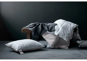Poduszka wypełniona pierzem 40x80 cm Neptune High – Universe of Sleeping