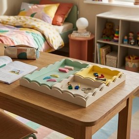 Zestaw 4 drewnianych tac, 30 x 30 x 3 cm