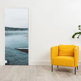 Fototapeta na drzwi - Lodowe nordyckie jezioro (95x205cm)